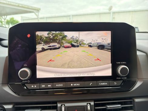 Used 2025 Nissan Pathfinder S image 25