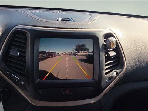 Used 2017 Jeep Cherokee Latitude image 30