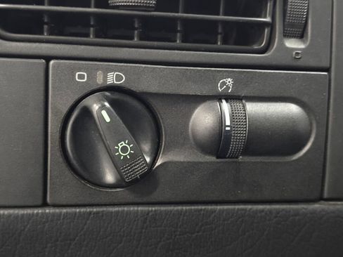 Used 1996 Volkswagen Golf GL FWD image 82