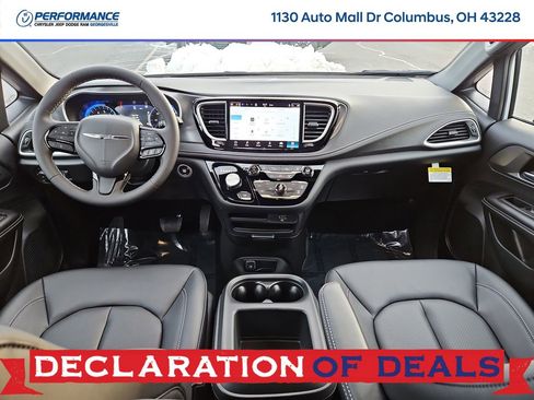 New 2026 Chrysler Pacifica Select w/ S Appearance Package image 18