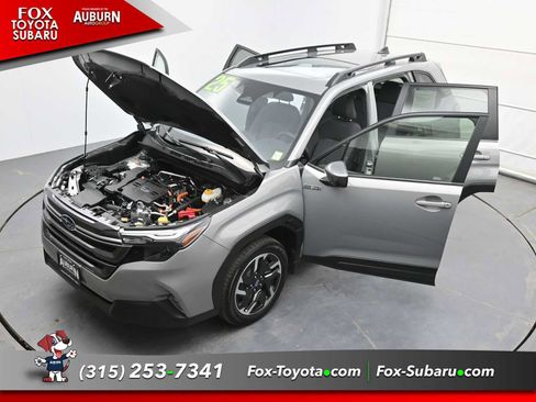 Used 2025 Subaru Forester Premium image 37
