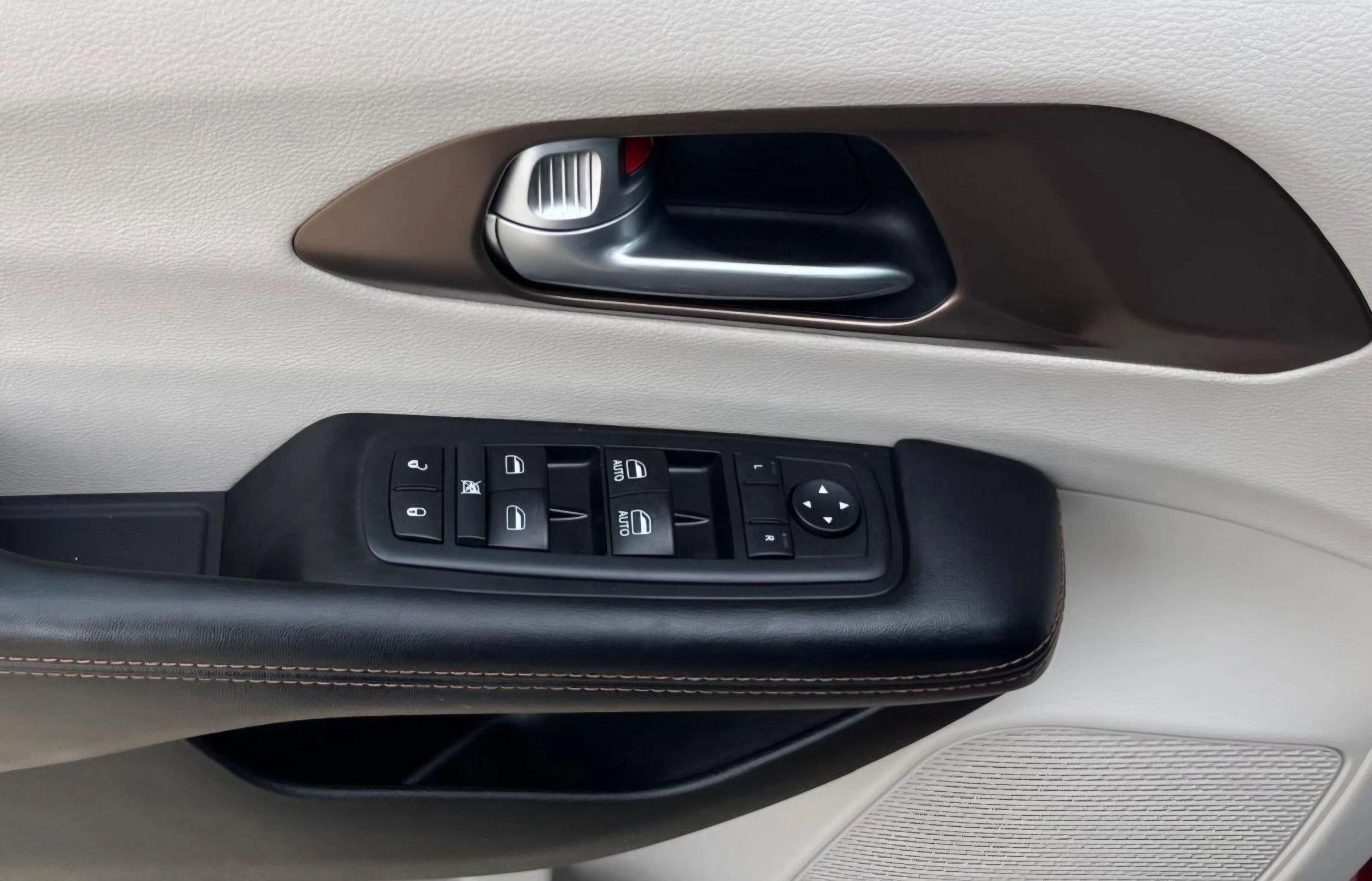 Used 2017 Chrysler Pacifica Touring FWD image 20