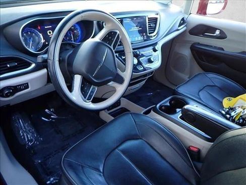 Used 2020 Chrysler Pacifica Limited image 12