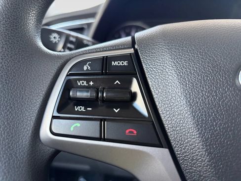 Used 2017 Hyundai Elantra SE FWD image 27