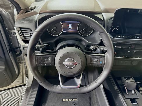 Used 2023 Nissan Rogue SL w/ SL Premium Package image 17