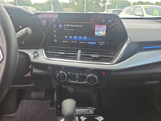 Used 2025 Chevrolet Trax LT w/ Driver Confidence Package FWD image 19