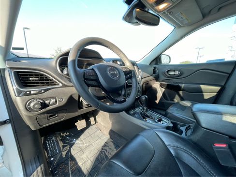 Used 2023 Jeep Cherokee Altitude Lux image 2