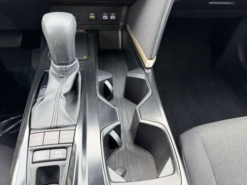 Used 2025 Toyota Camry LE image 40