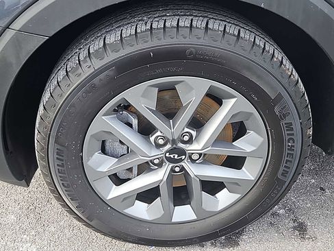 Used 2024 Kia Telluride LX AWD/4WD image 6