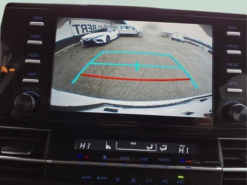 Used 2024 Toyota Sienna LE image 19