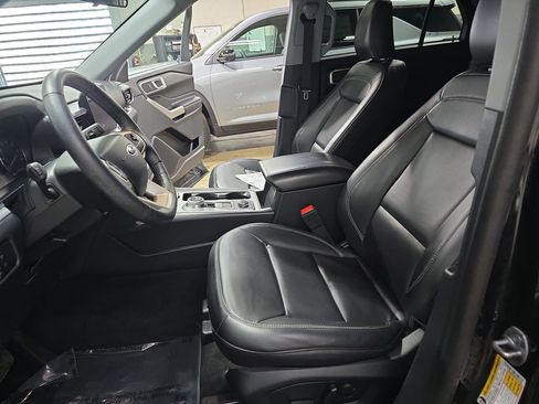 Used 2023 Ford Explorer XLT w/ Equipment Group 202A image 18