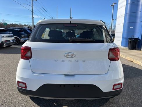 Certified 2025 Hyundai Venue SE image 7