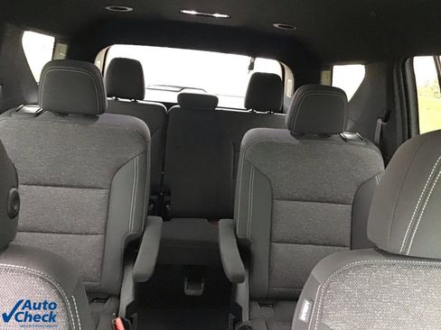 Used 2025 Chevrolet Traverse LT image 21