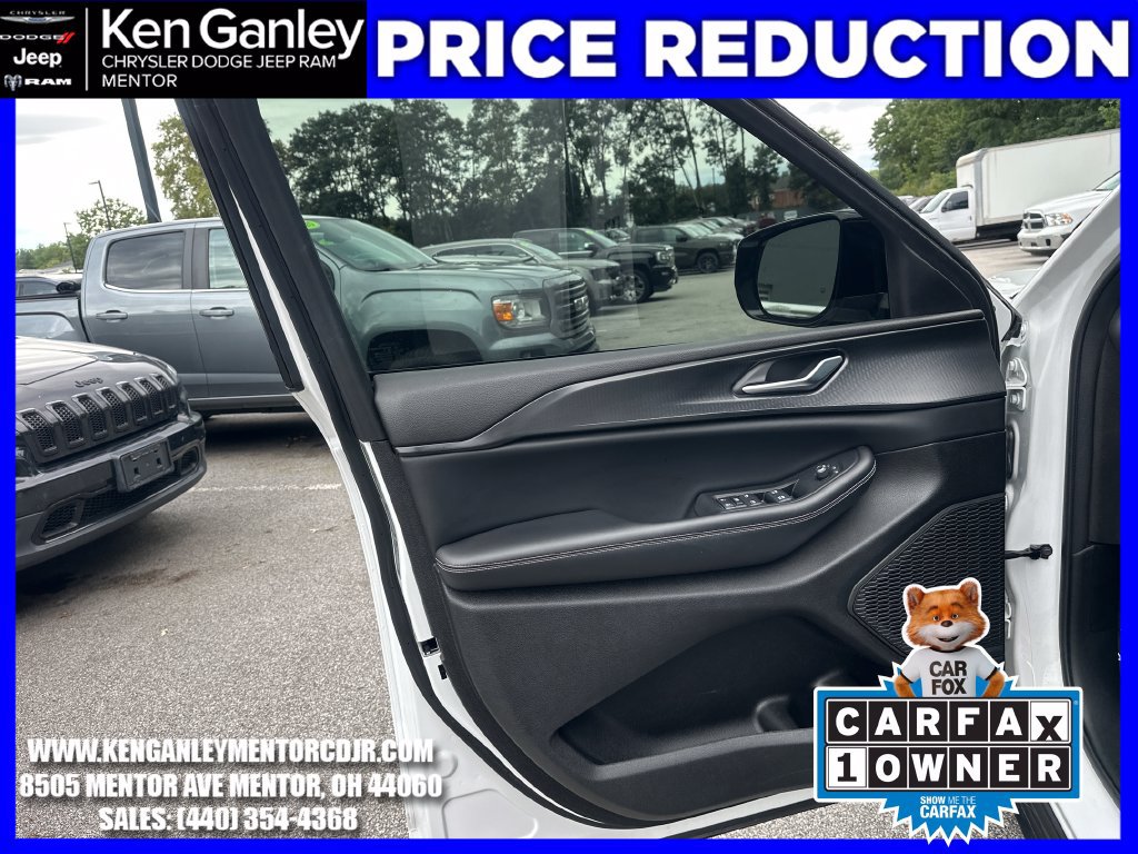 Used 2023 Jeep Grand Cherokee Altitude AWD/4WD image 12