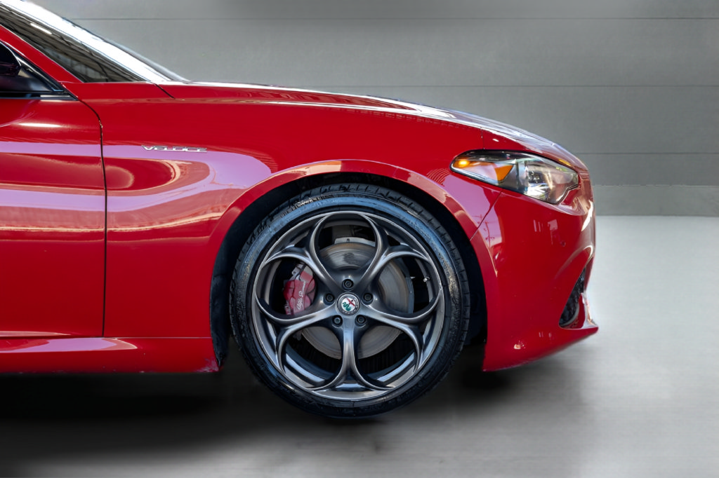 Used 2022 Alfa Romeo Giulia Veloce RWD image 10