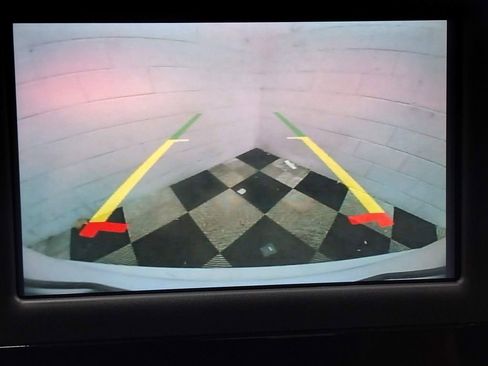 Used 2023 Chrysler Voyager LX image 12