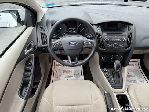 Used 2017 Ford Focus SE FWD image 16