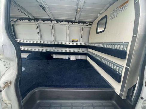 Used 2018 Chevrolet Express 2500 image 21