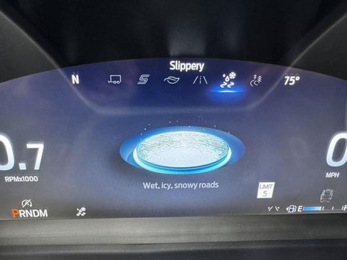 Used 2025 Ford Explorer ST AWD/4WD image 38