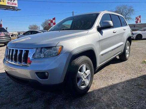 Used 2013 Jeep Grand Cherokee Laredo w/ Laredo E Group image 4