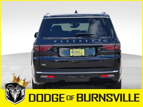Used 2024 Jeep Wagoneer 4WD w/ Premium Group I image 8