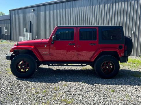 Used 2013 Jeep Wrangler Unlimited Sahara w/ Dual Top Group AWD/4WD image 2
