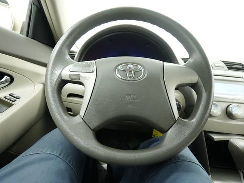 Used 2010 Toyota Camry LE FWD image 27