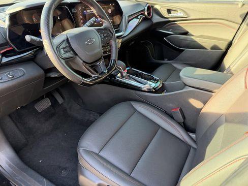 Used 2024 Chevrolet Trax RS w/ Sunroof Package image 2