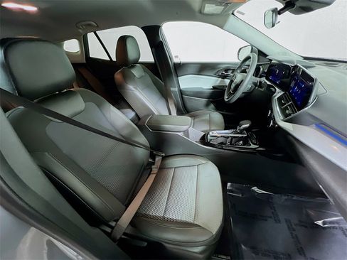 Used 2024 Chevrolet Trax LT image 25