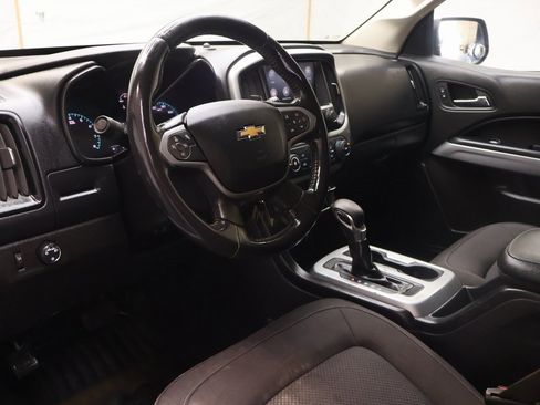 Used 2022 Chevrolet Colorado LT w/ Fleet Safety Package image 17