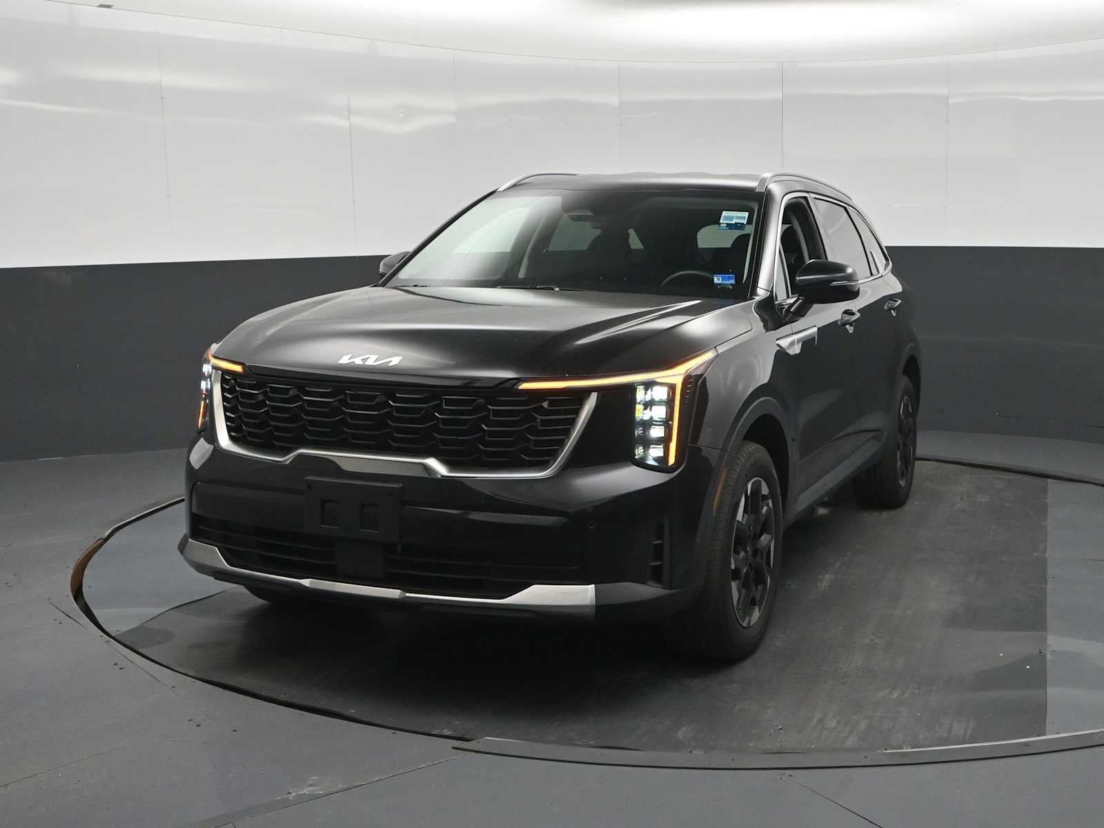 Used 2025 Kia Sorento S AWD/4WD image 5