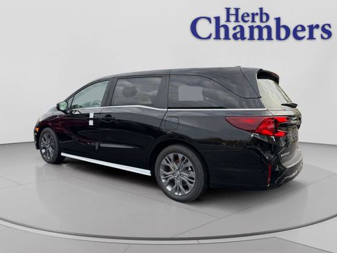 New 2026 Honda Odyssey Touring image 3