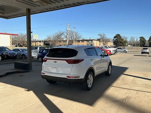 Used 2017 Kia Sportage LX image 5