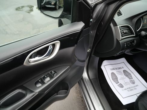 Used 2019 Nissan Sentra SV FWD image 14
