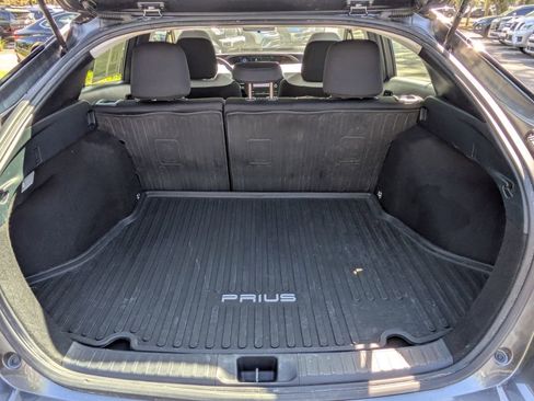 Used 2022 Toyota Prius LE FWD image 11