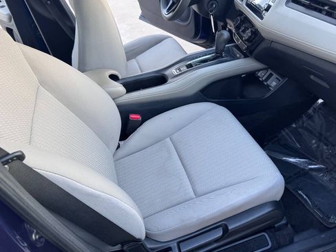 Used 2017 Honda HR-V LX image 10