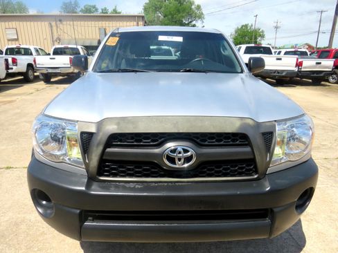 Used 2011 Toyota Tacoma PreRunner image 2