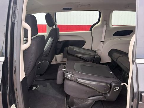 Used 2023 Chrysler Voyager LX FWD image 40