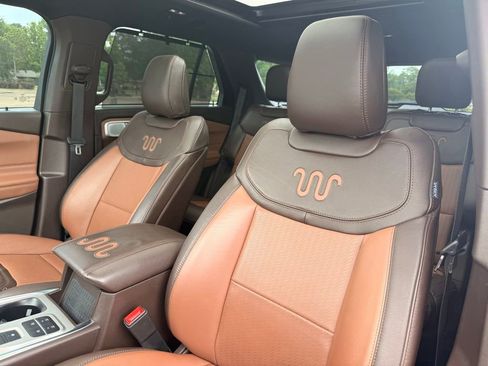 Used 2023 Ford Explorer King Ranch w/ Technology Package RWD image 16