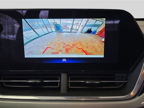 Used 2025 Chevrolet Trax LT image 18