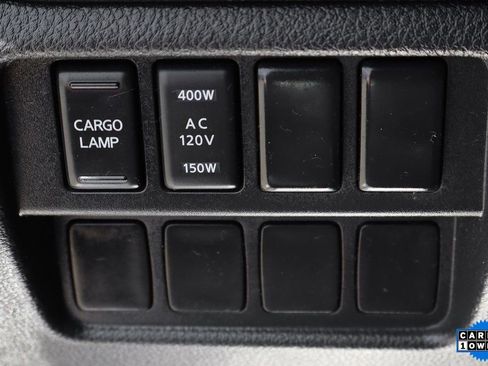 Used 2020 Nissan Titan SV w/ SV Convenience Package image 18