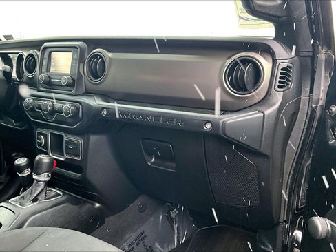 Used 2018 Jeep Wrangler Unlimited Sport image 14