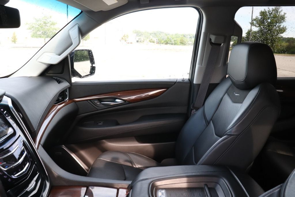 Used 2017 Cadillac Escalade Luxury AWD/4WD image 15