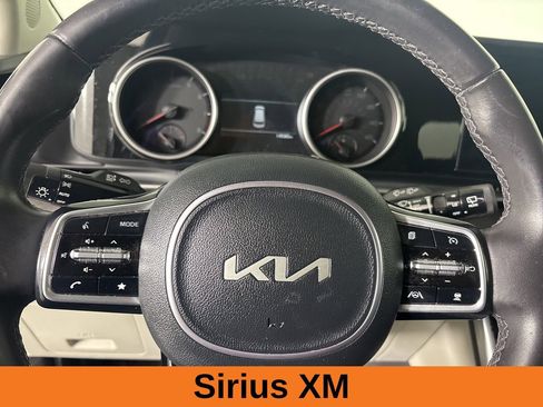 Used 2024 Kia Carnival EX image 12