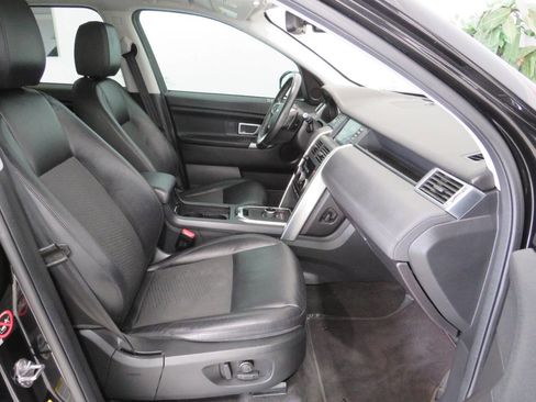 Used 2018 Land Rover Discovery Sport SE image 10