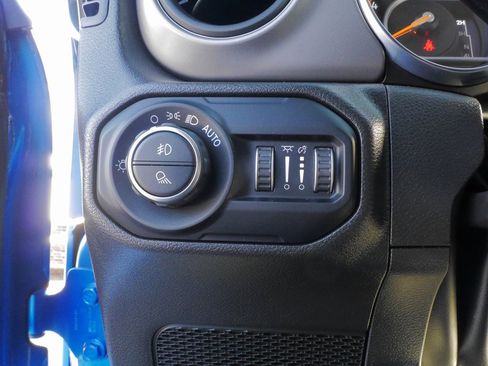 Used 2022 Jeep Gladiator Willys image 22