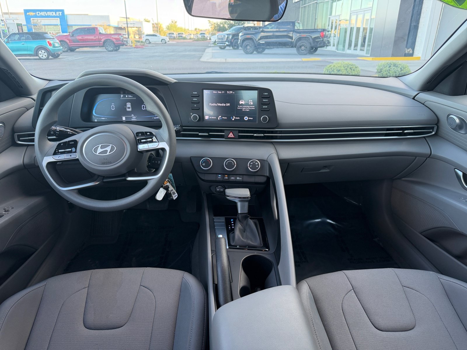Used 2025 Hyundai Elantra SE FWD image 10