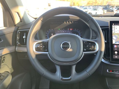 Used 2025 Volvo XC90 B5 Plus image 18