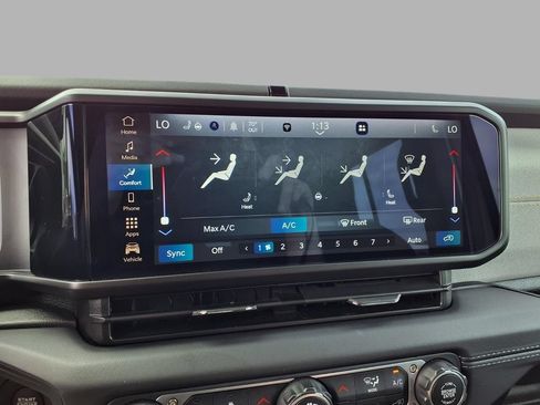 Used 2025 Jeep Wrangler Unlimited Sahara AWD/4WD image 9