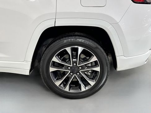 Used 2023 Jeep Grand Cherokee Overland image 12